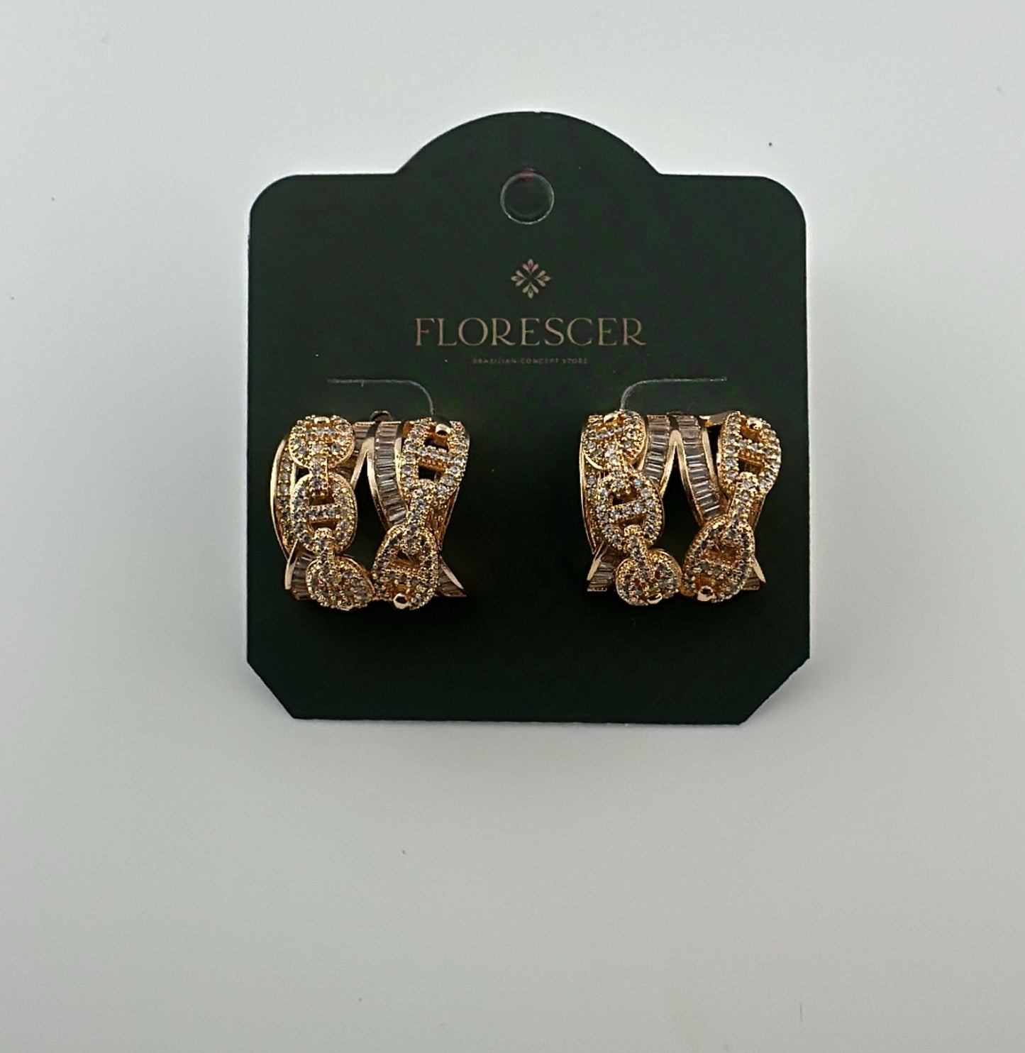 Brinco Semijoia Entrelaçado Cravejado com Zircônias – Banho de Ouro 18K