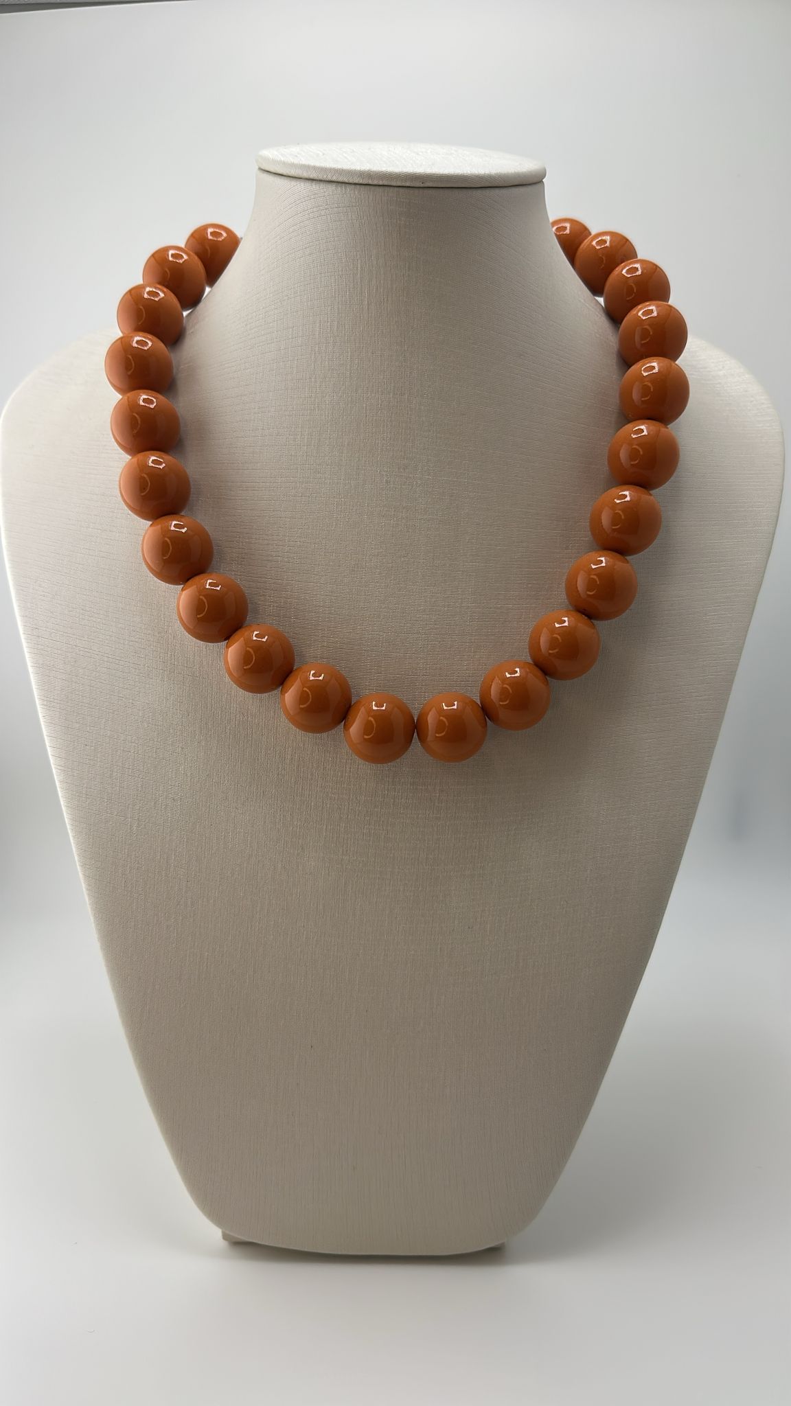 Colar com Contas Laranjas Brilhantes