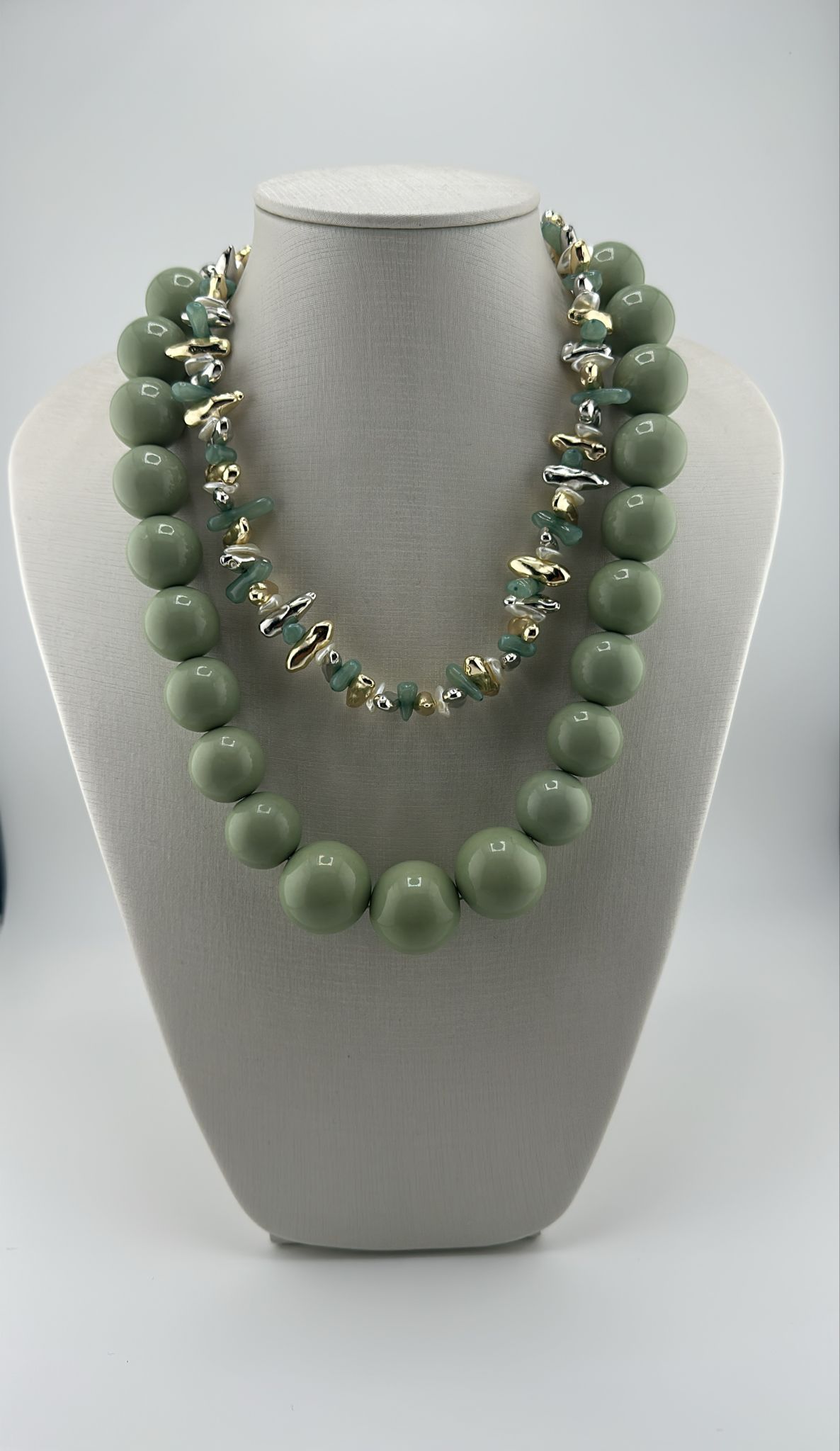 Colar de Duas Voltas com Contas Verde-Claro e Pedras Mistas