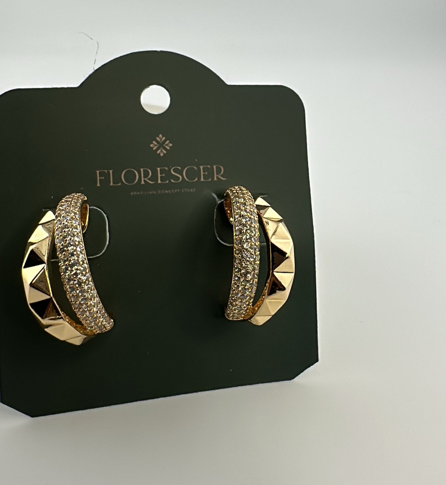 Brinco Semijoia Argola com Zircônia – Banho de Ouro 18K