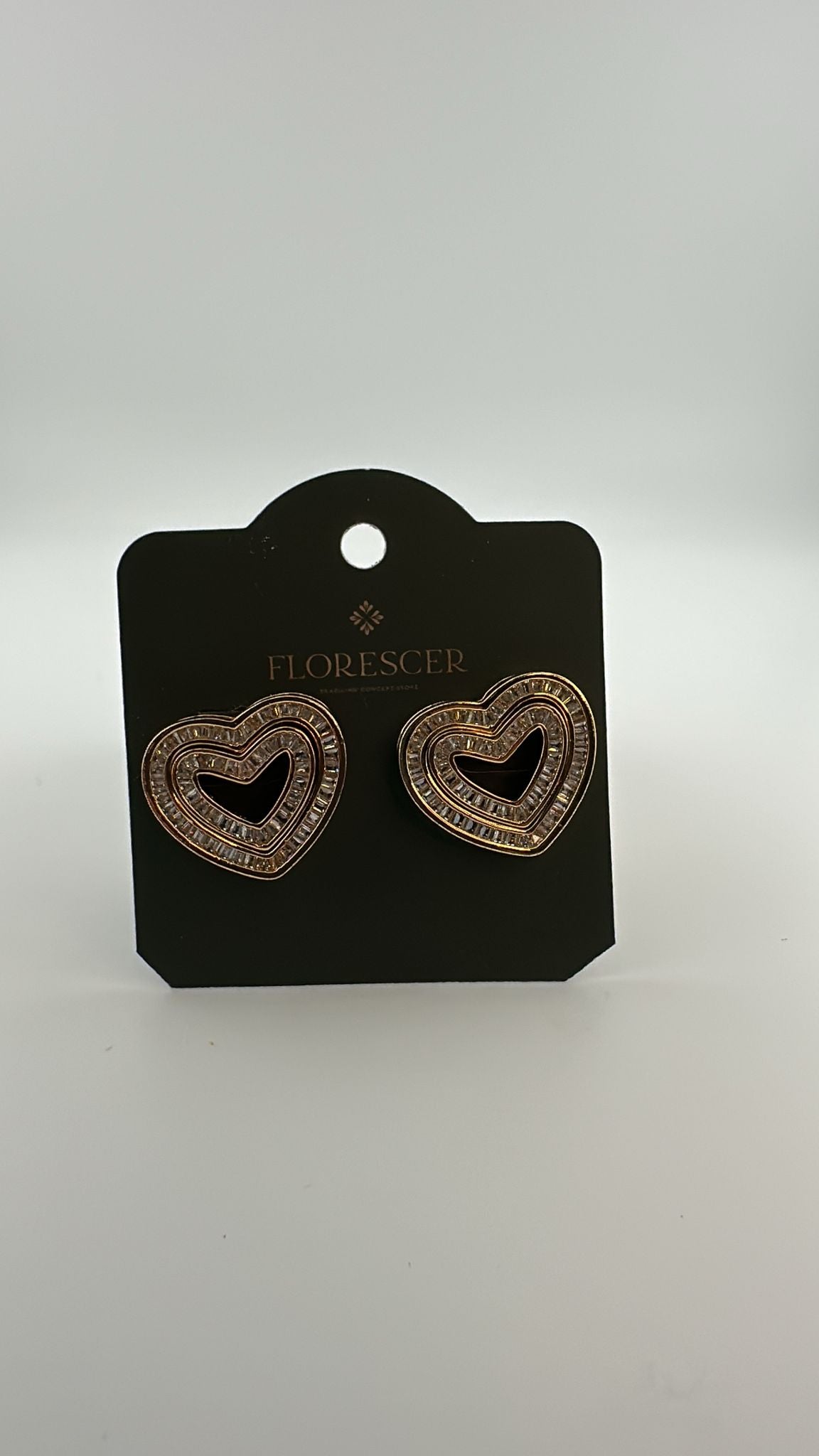 Brinco Semijoia Coração Cravejado com Zircônia – Banho de Ouro 18K