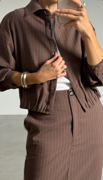 Conjunto Jessica -Jaqueta Cropped e Saia Lápis Midi ( Marrom)