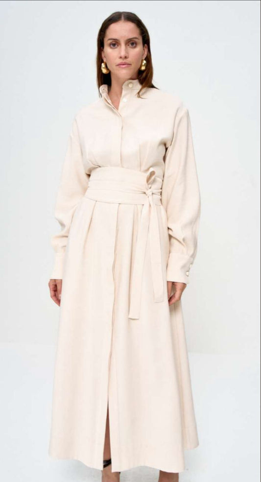 Vestido Logan Chemise Marrom: Vestido longo off-white fechado