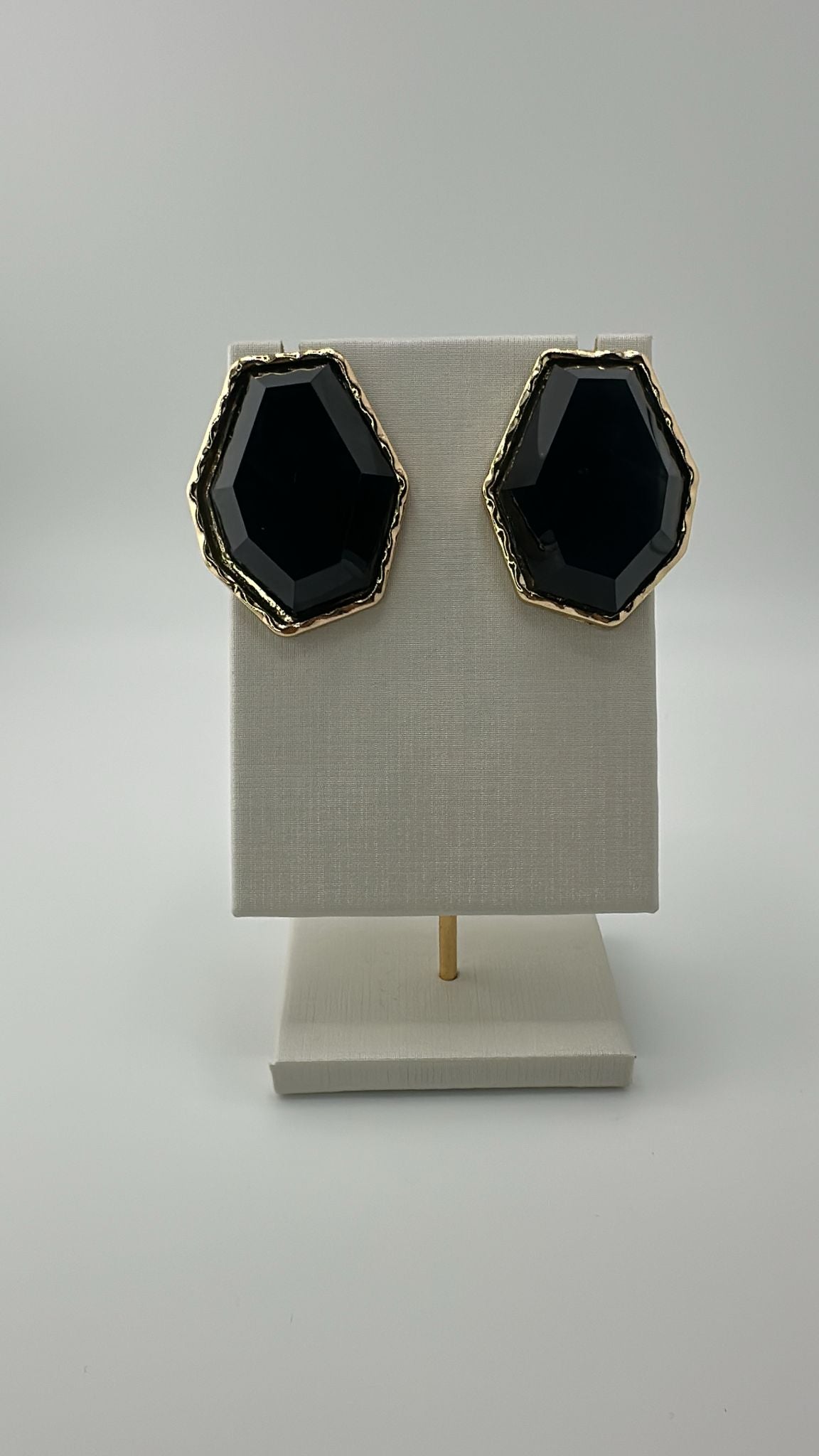 Brincos Geométricos Facetados com Borda Dourada