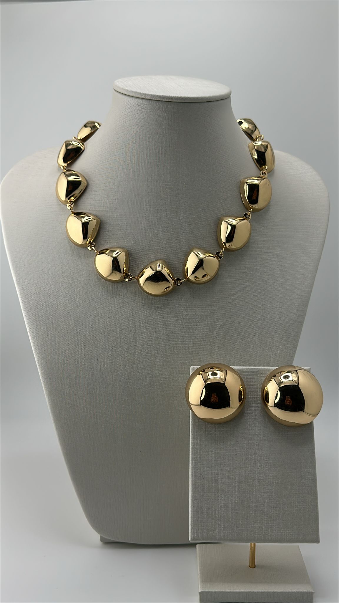 Conjunto Colar e Brincos Dourados Formato orgânico