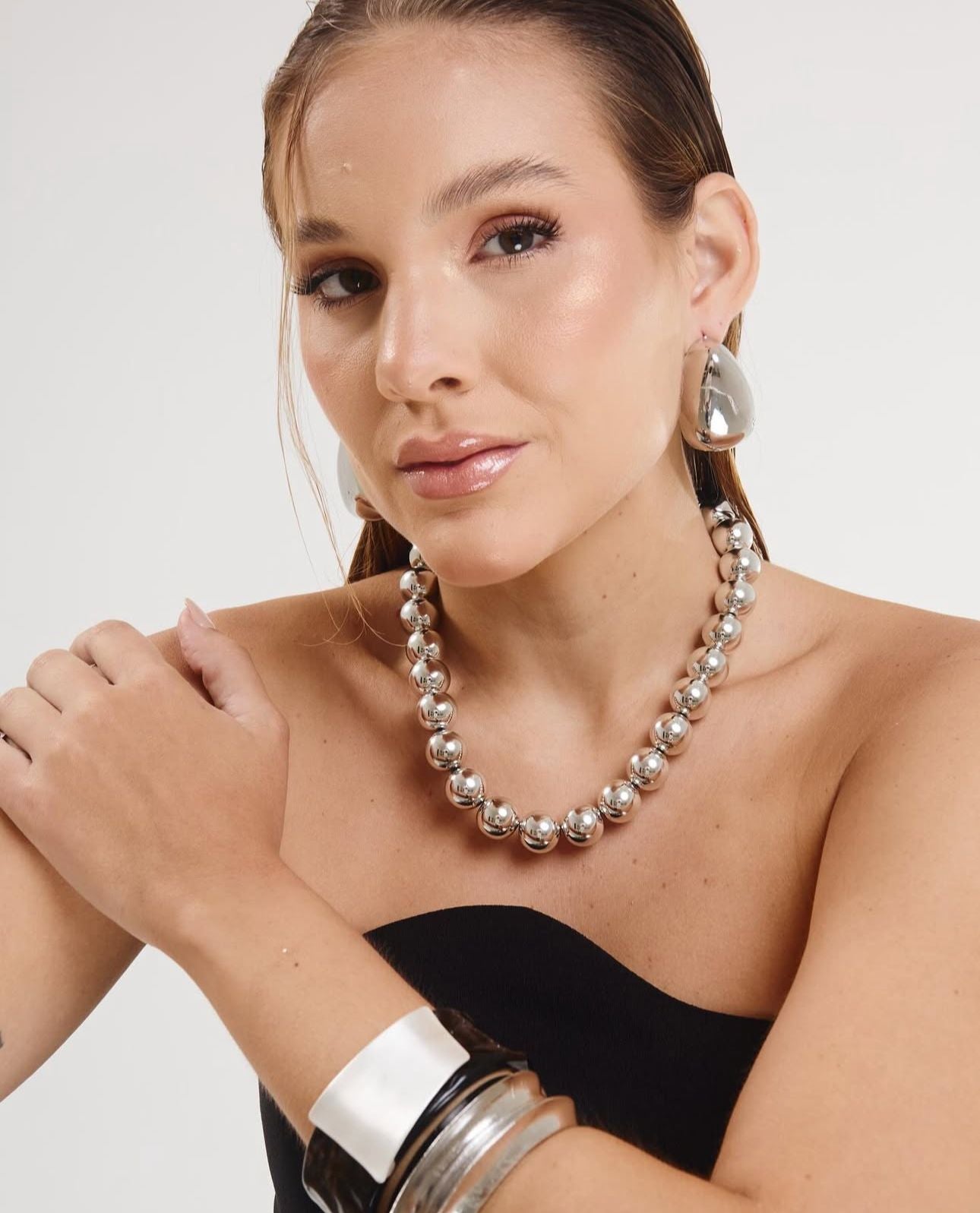 Colar com Maxi Pérolas Prateadas