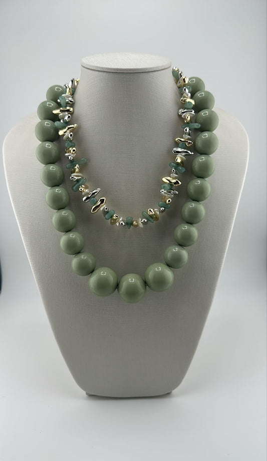 Colar de Duas Voltas com Contas Verde-Claro e Pedras Mistas
