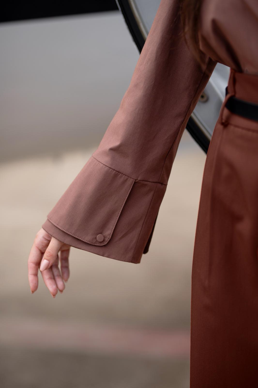 Camisa Marrom: Oversized com Punho Amplo