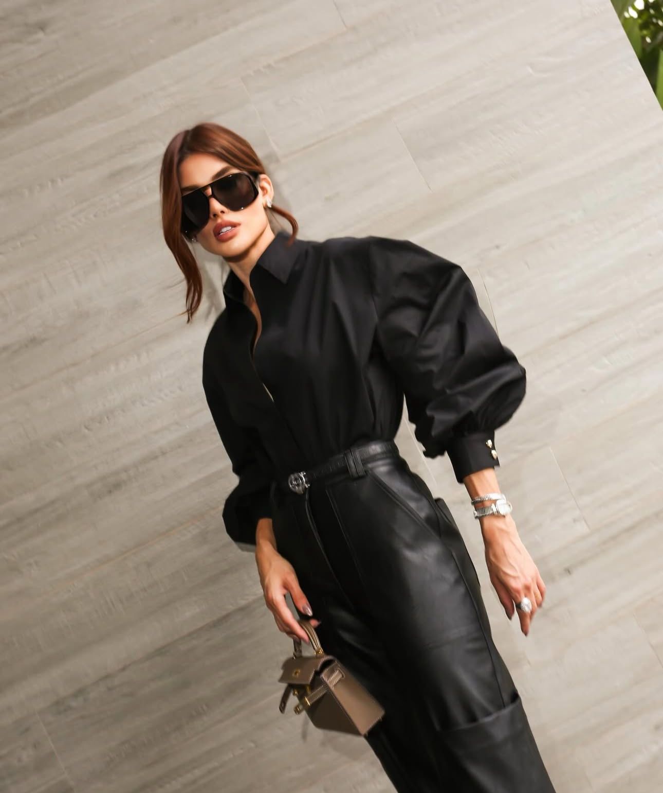 Camisa Oversized com Mangas Bufantes - Cor Preto Clássico