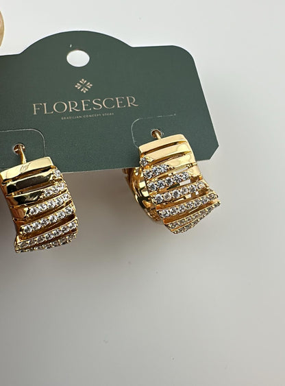 Brinco Semijoia Argola Cravejada com Zircônia – Banho de Ouro 18K