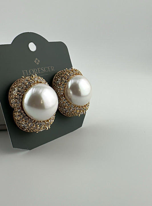 Brinco Semijoia Pérola Shell com Banho de Ouro 18K