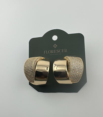 Brinco Semijoia Argola Cravejada com Zircônia – Banho de Ouro 18K