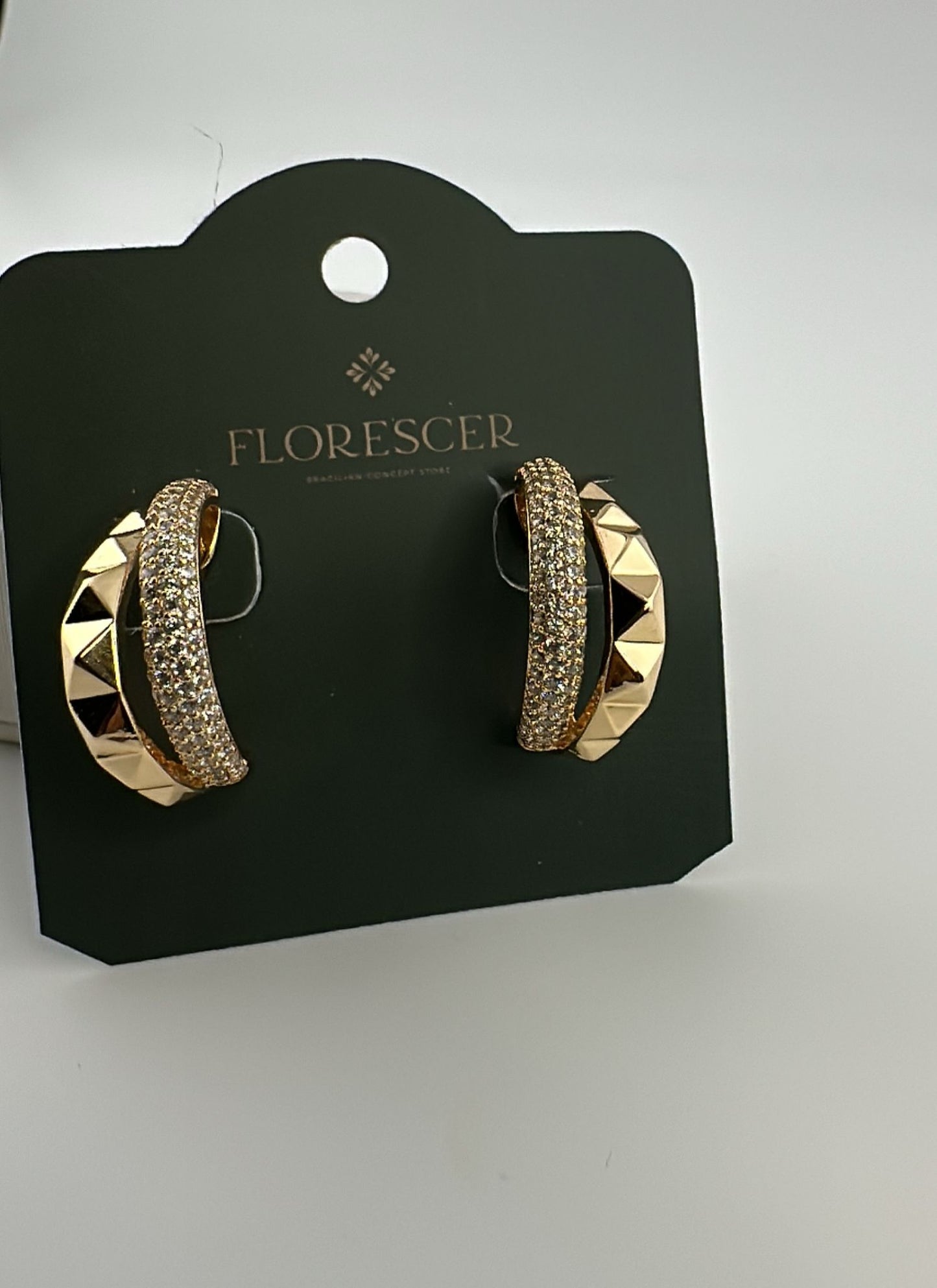 Brinco Semijoia Argola com Zircônia – Banho de Ouro 18K