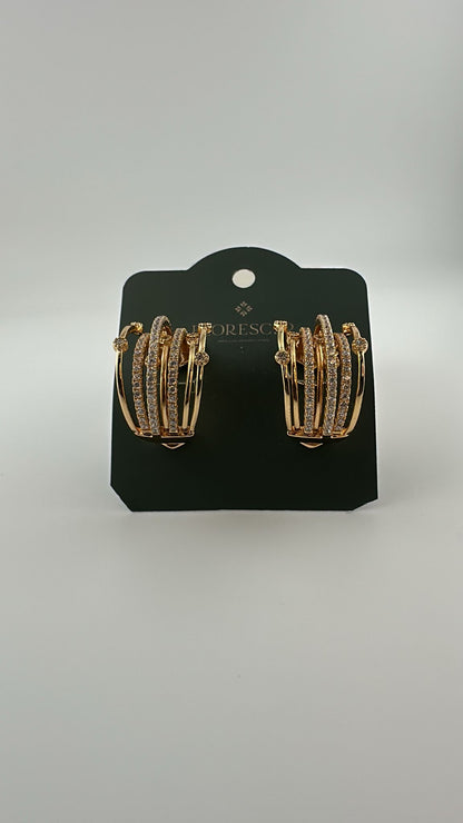 Brinco Semijoia Argola Redonda Brilhante – Cravejado com Zircônia, Banho de Ouro 18K