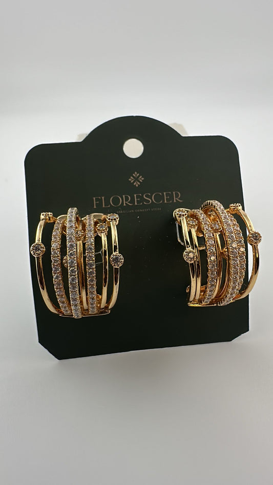 Brinco Semijoia Argola Redonda Brilhante – Cravejado com Zircônia, Banho de Ouro 18K