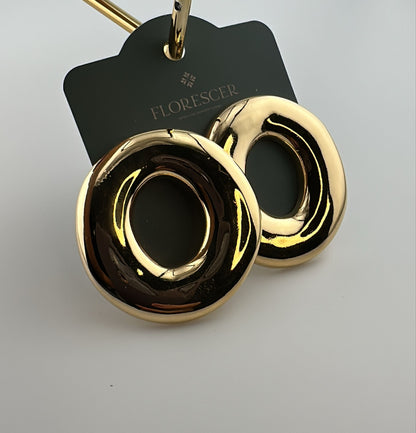 Brinco Semijoia Circula – Formato Redondo, Banho de Ouro 18K