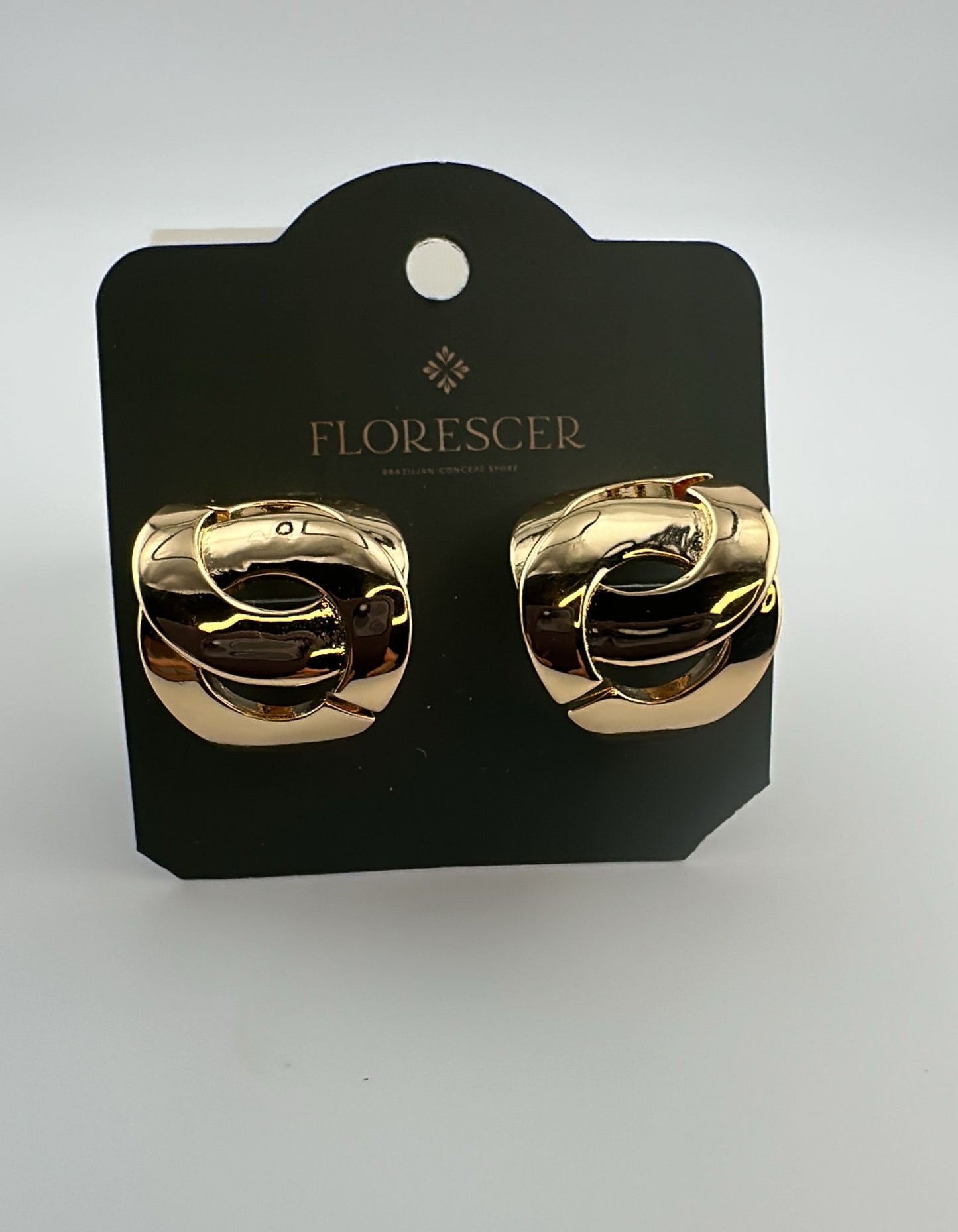 Brinco Semijoia Elo – Banho de Ouro 18K, Modernidade e Sofisticação