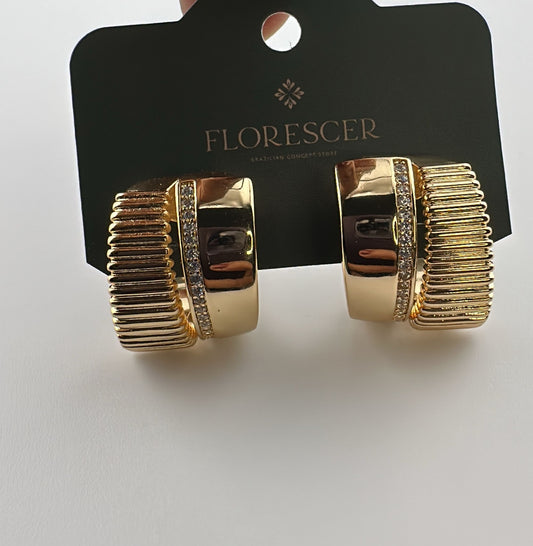 Brinco Semijoia Nova Circle – Argola Moderna, Zircônia e Banho de Ouro 18K