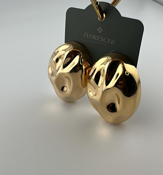 Brinco Semijoia LuminOrb – Argola Redonda com Design Moderno, Banho de Ouro 18K