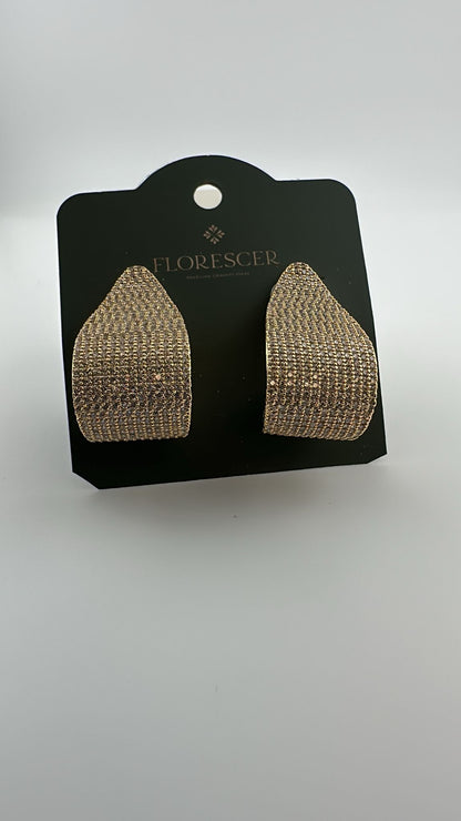 Brinco Semijoia Gota Radiante – Cravejado com Zircônia, Banho de Ouro 18K