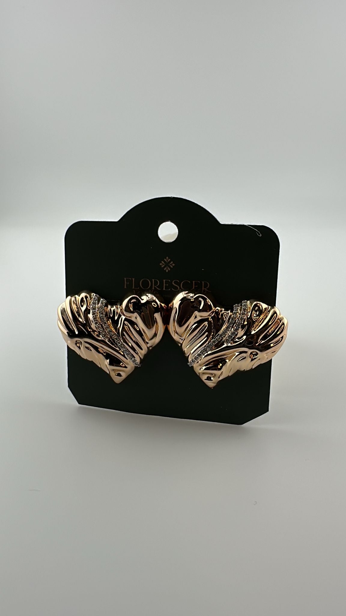 Brinco Semijoia Coração Real – Cravejado com Zircônia, Banho de Ouro 18K