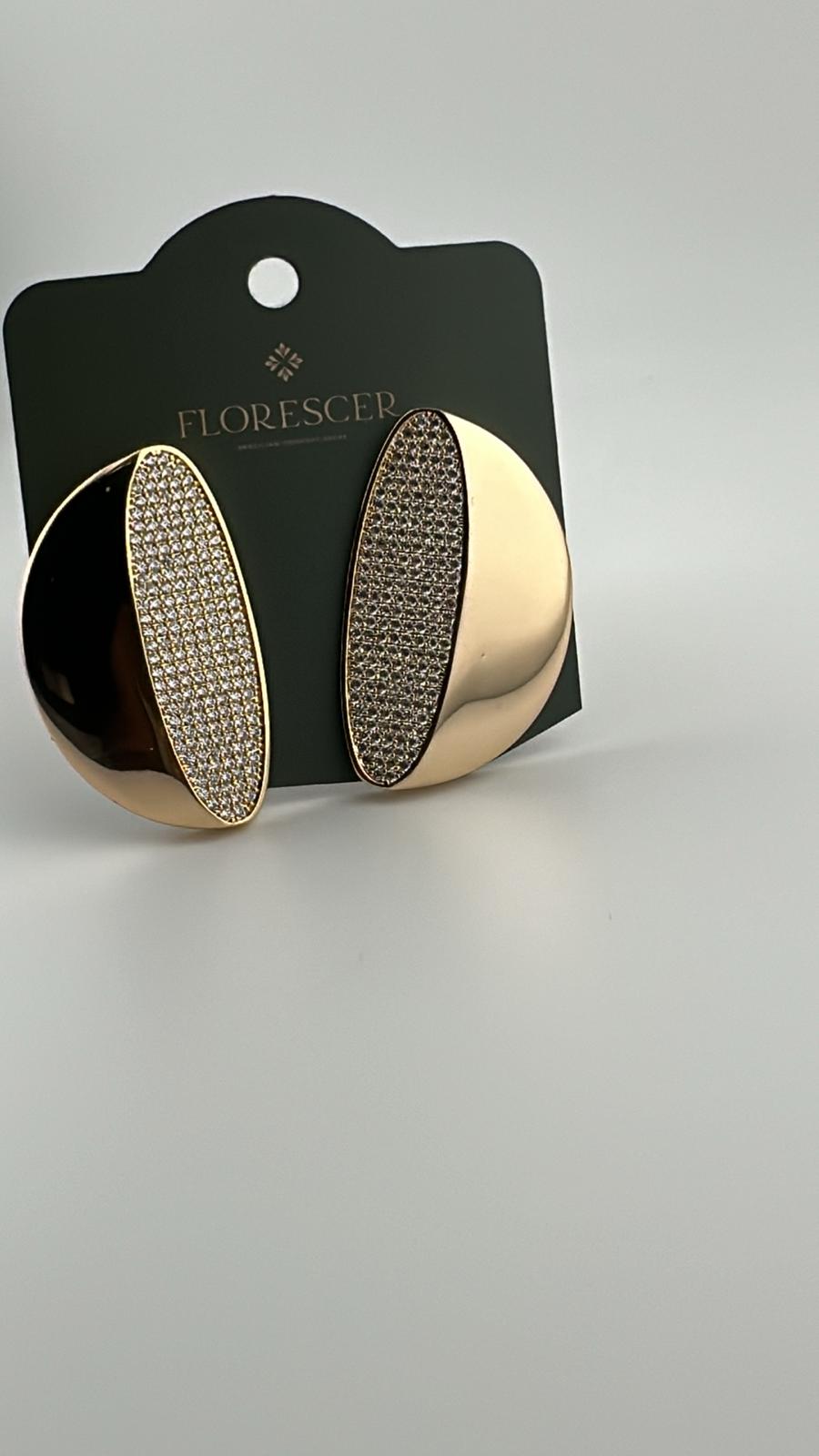 Brinco Semijoia Esfera Redonda – Cravejada com Zircônia, Banho de Ouro 18K