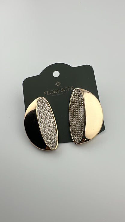 Brinco Semijoia Esfera Redonda – Cravejada com Zircônia, Banho de Ouro 18K