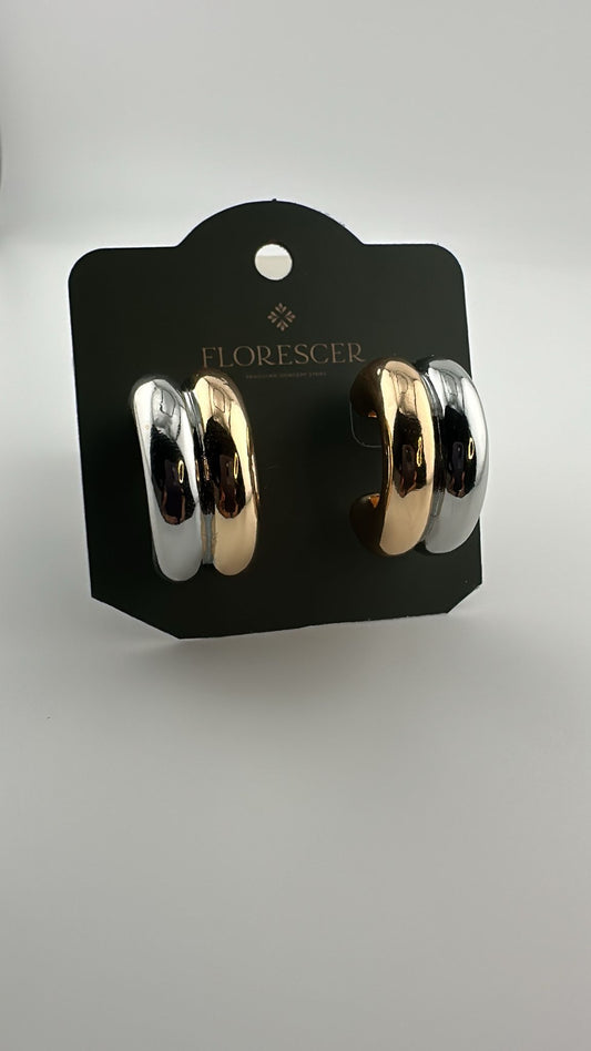 Brinco Semijoia Argola – Dourada com Detalhes em Ródio Branco, Banho de Ouro 18K