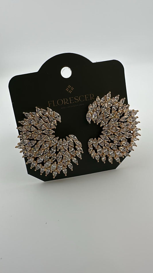 Brinco Semijoia Luminis – Esfera Cravejada com Zircônia, Banho de Ouro 18K