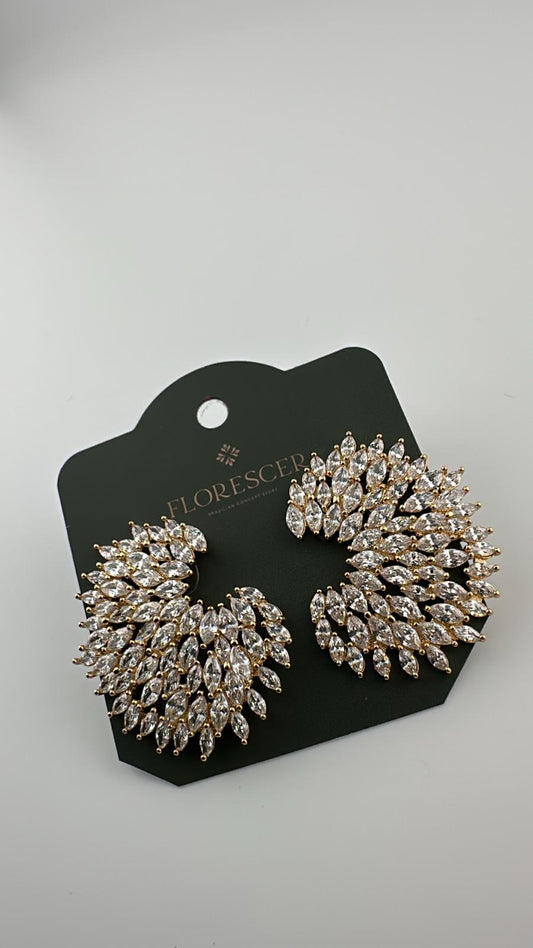 Brinco Semijoia Luminis – Esfera Cravejada com Zircônia, Banho de Ouro 18K