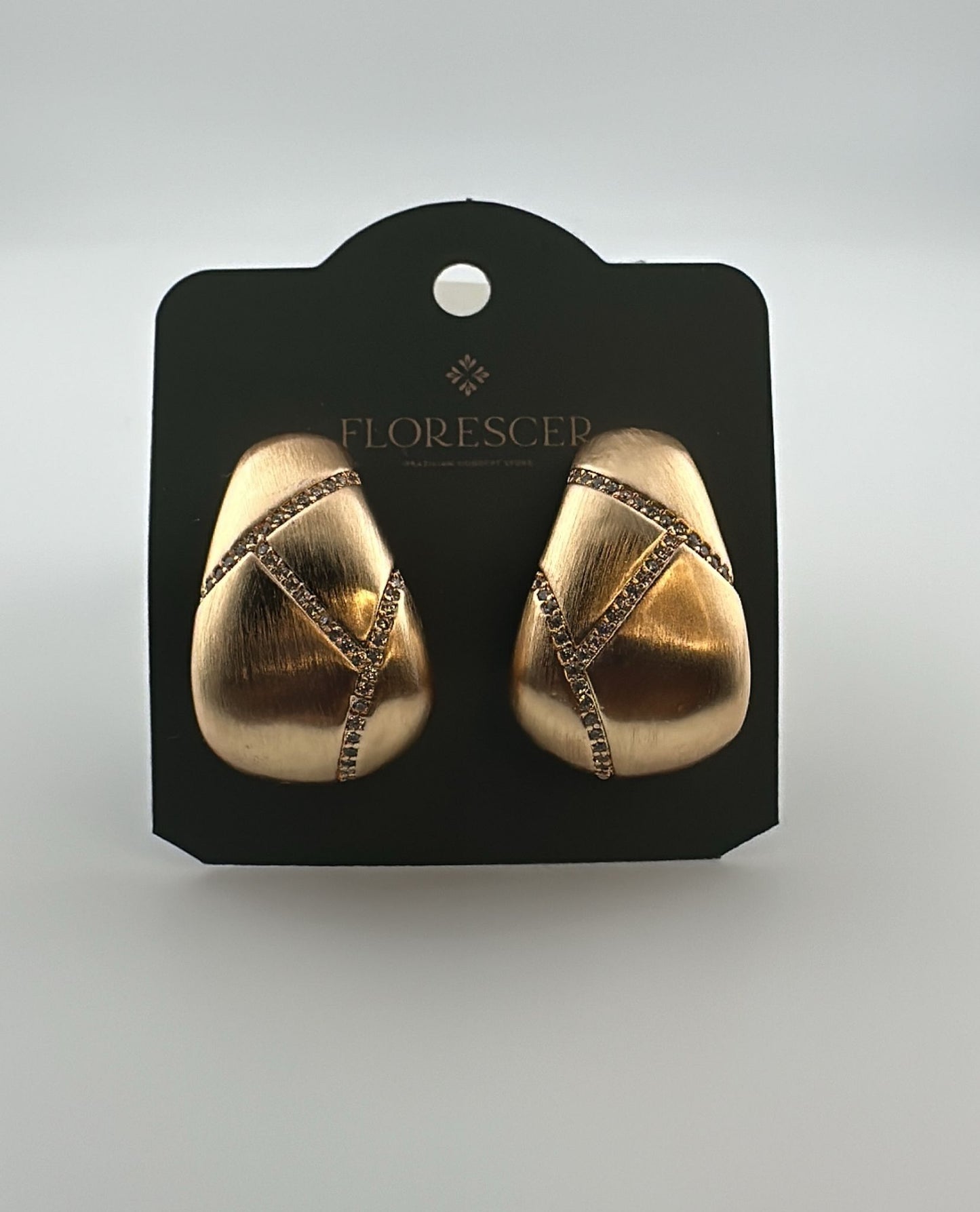 Brinco Semijoia de Formato Moderno com Zircônia – Banho de Ouro 18K