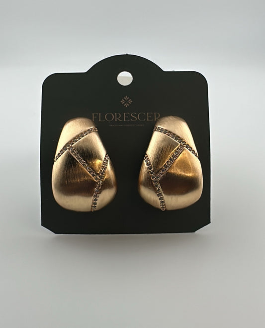 Brinco Semijoia de Formato Moderno com Zircônia – Banho de Ouro 18K