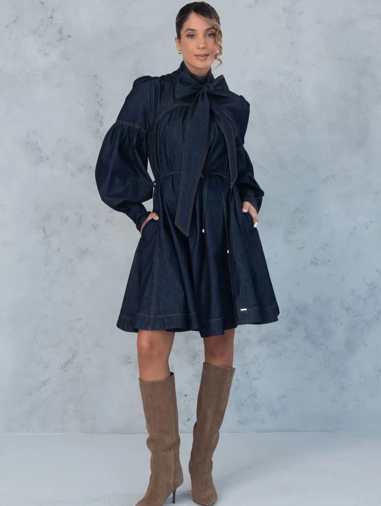 Vestido Jeans  Ferrache com Laço e Mangas Bufantes