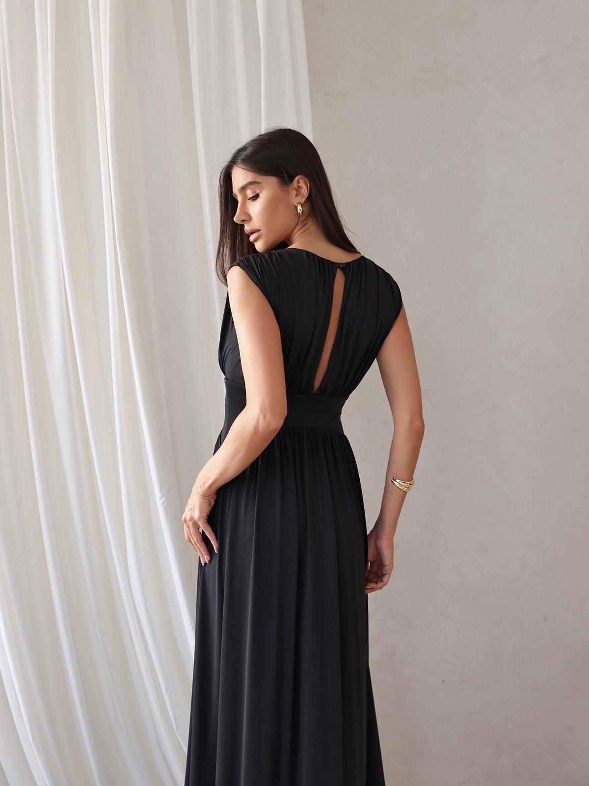 Vestido Longo Plissado com Fendas Laterais - Preto